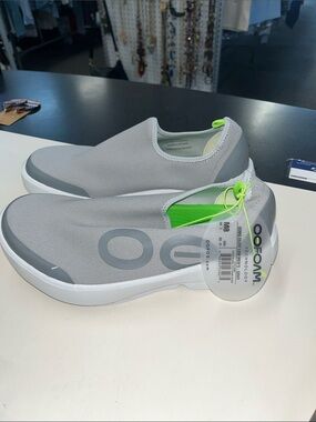 NEW OOFOS OOMG EEZEE GRAY Mens 8
